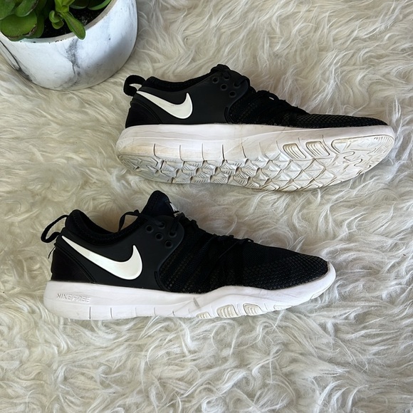 Nike Women's Free Tr 7 Black/White Fitness/Running Shoes Size 6 - Picture 6 of 15
